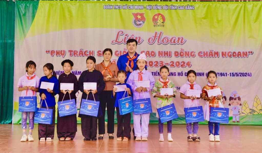 Liên hoan “Phụ trách Sao giỏi - Sao nhi đồng chăm ngoan” năm học 2023 - 2024.