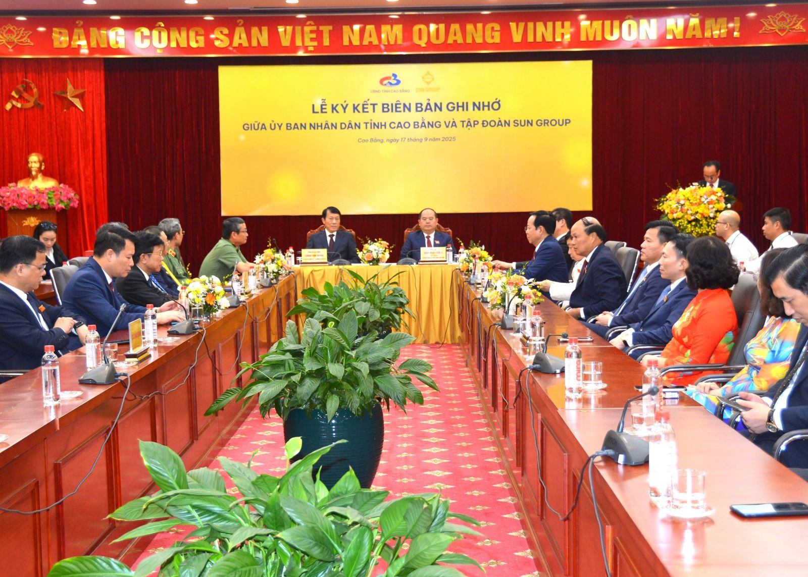 Lễ ký kết Biên bản ghi nhớ hợp tác giữa UBND tỉnh Cao Bằng và Tập đoàn Sun Group