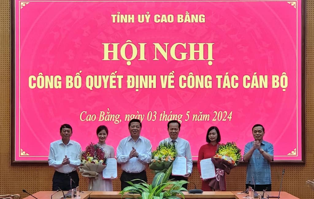 Tỉnh ủy công bố các quyết định về công tác cán bộ.