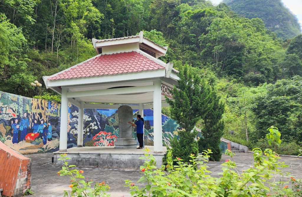 Pò Đoi, Thoong Mạ nơi thành lập Đội Nhi đồng cứu quốc
