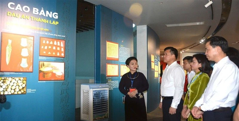 TRIỂN LÃM LỊCH SỬ TỈNH CAO BẰNG QUA TÀI LIỆU LƯU TRỮ